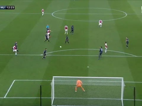 'De Gea đã phạm sai lầm rất lớn'