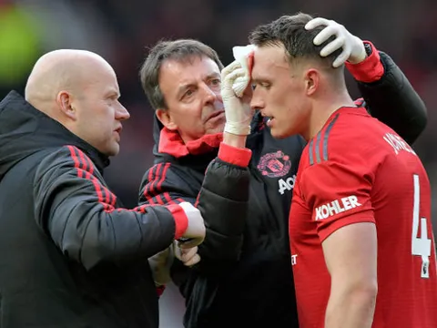 Phil Jones phải đổ máu vì 'ngôi sao tương lai' của Man United