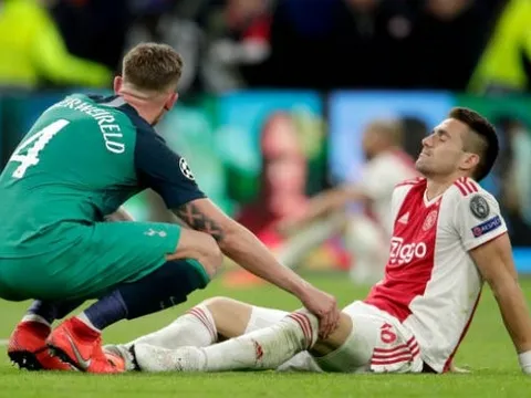 'Đêm đó, tôi ngồi lặng lẽ ở trường kỷ và bật vài bài nhạc Serbia buồn'