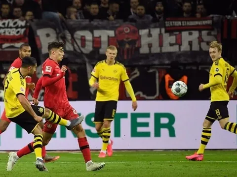 Đến Dortmund, "kẻ bị Sarri xua đuổi" làm điều kinh hoàng rúng động Bundesliga