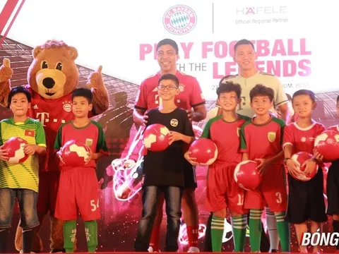 Đến Việt Nam, huyền thoại Bayern và Anh Đức khiến NHM "dậy sóng"