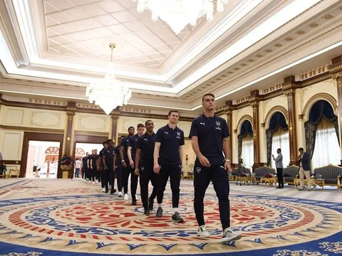 Dàn sao Arsenal nghiêm trang trong ngày gặp các nhân vật máu mặt