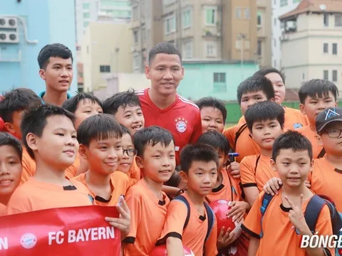 Đọ tài "đá phủi", huyền thoại Bayern và Anh Đức cống hiến trận cầu đáng nhớ