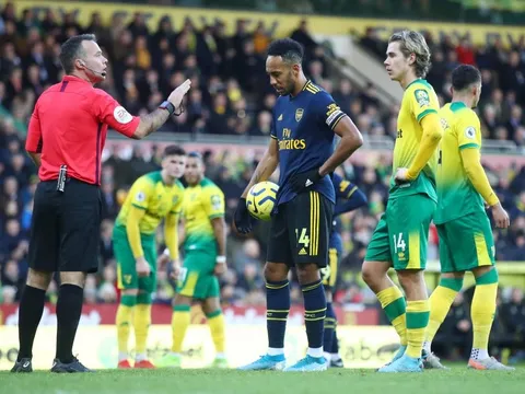 Đội bóng Premier League nào thủ tệ nhất trong vòng cấm địa?