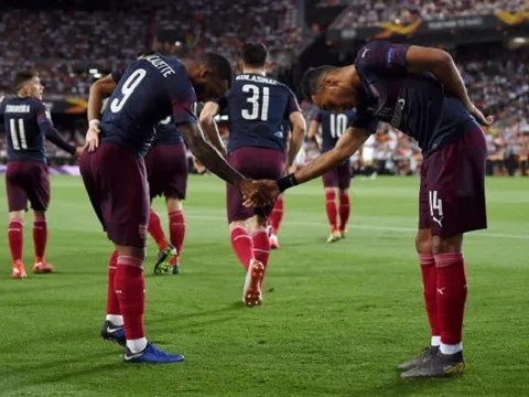 Đội hình kết hợp Chelsea - Arsenal: Hazard lép vế trước 'song sát'