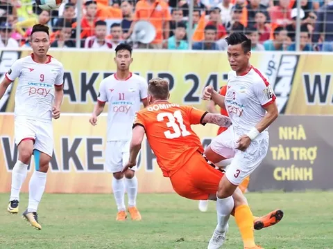 Tân binh của Đà Nẵng gãy xương sườn sau pha vào bóng của Quế Ngọc Hải