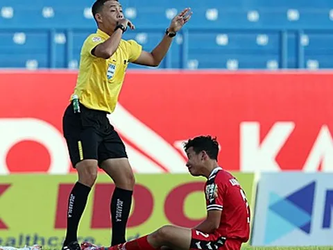 Trọng tài Duy Lân kể giây phút "kinh hoàng" cứu sống cầu thủ Bình Dương