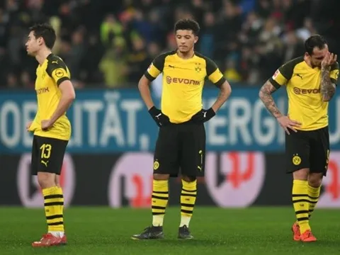 Dortmund bất ngờ thất thủ trước Augsburg trong ngày Reus trở lại