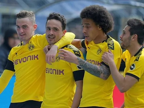 Dortmund níu giữ chút hi vọng vô địch sau khi đánh bại Dusseldorf