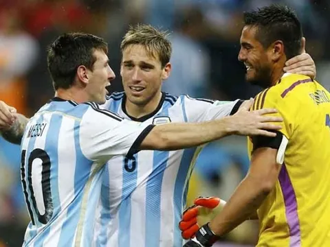 Dù đã 33 tuổi, bạn thân của Messi vẫn rất “đắt hàng”