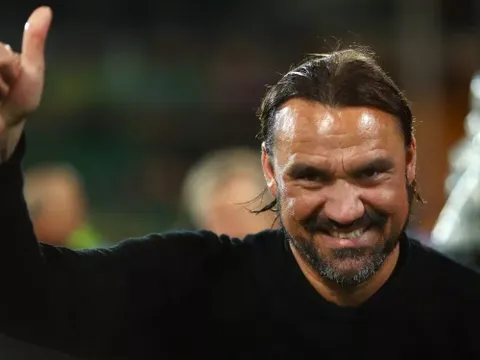 Đưa Norwich thăng hạng, HLV Farke nhận điều tuyệt vời từ cặp đôi người Nhật