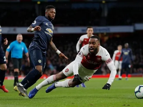 Đừng để quả penalty làm lu mờ màn trình diễn hay của Fred trước Arsenal