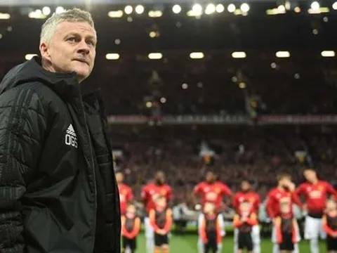 Đừng quá khắt khe với Solskjaer - Man United