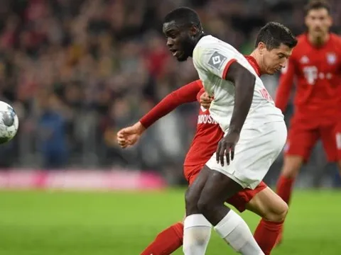 Đương đầu với "quái thú phòng ngự", thảo nào Lewandowski bị "bỏ túi"