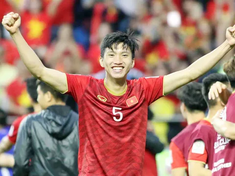 Trưởng trinh sát Monchengladbach tiết lộ lý do "say nắng" Đoàn Văn Hậu