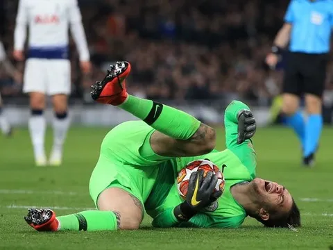 "Biến đi" - sao Man City khiến đồng đội chấn thương bị CĐV đuổi thẳng