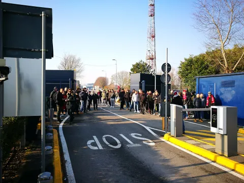 Giám đốc và CĐV Milan ra sân bay đón Ibrahimovic