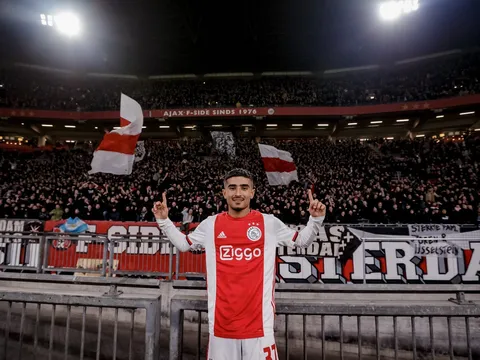 Mục tiêu 16 tuổi của Barca làm nên lịch sử ở Ajax