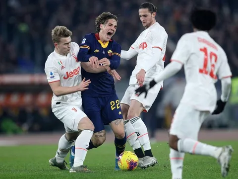 Va chạm với De Ligt, mục tiêu của M.U nghỉ đến hết mùa