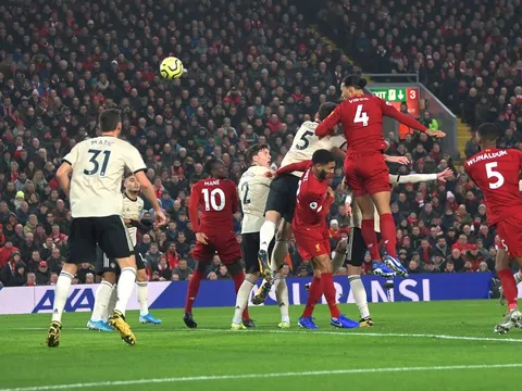 Bạn đã hiểu vì sao Maguire dễ dàng để Van Dijk hạ gục Man Utd?