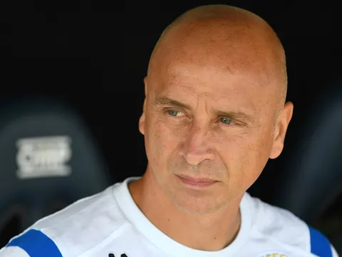 Bị CLB sa thải 2 lần trong mùa giải này, HLV Serie A viết thư tay để lại cho cầu thủ