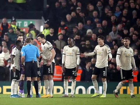 Man Utd thua nhạt, huyền thoại cay đắng: 'Họ tới với CLB là vì tiền'