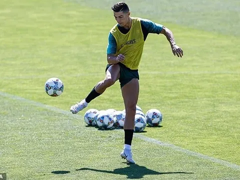 Trở lại Bồ Đào Nha, Ronaldo tiếp tục cho thấy phong thái chuyên nghiệp