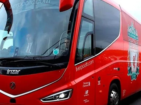 Phá xe buýt của Liverpool, CĐV West Ham sẽ bị cấm đến sân trọn đời