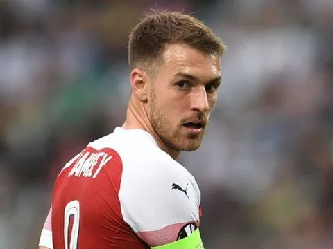 Fan Arsenal "đổ gục" với những gì Ramsey hét lên tại Wembley