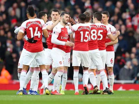Fan Arsenal phát cuồng: Bỏ mặt nạ đi, tôi biết cậu là Viera