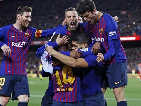 Fan Barca: Man Utd đang khóc!