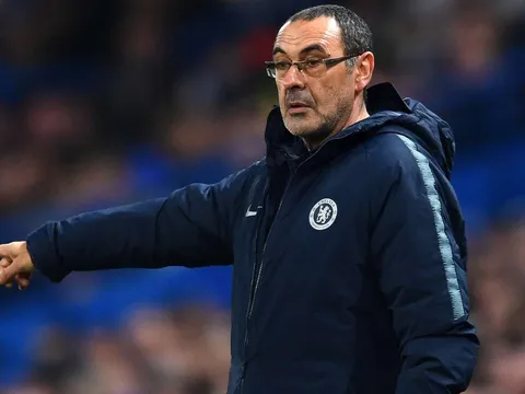 Fan Chelsea bênh vực Sarri, nổi điên với một cái tên: "Mang con rắn độc này đi"