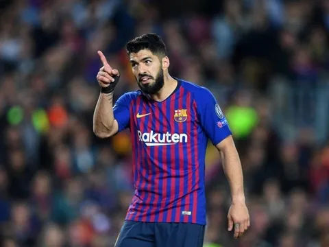 Fan Liverpool giận tái mặt vì Suarez