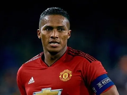 Fan Man Utd 'tan nát cõi lòng' khi thấy hình ảnh này của Valencia