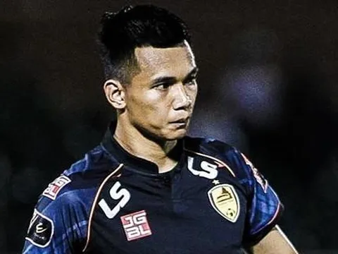 Fan quốc tế châm chọc pha câu giờ tai hại của thủ môn V-League