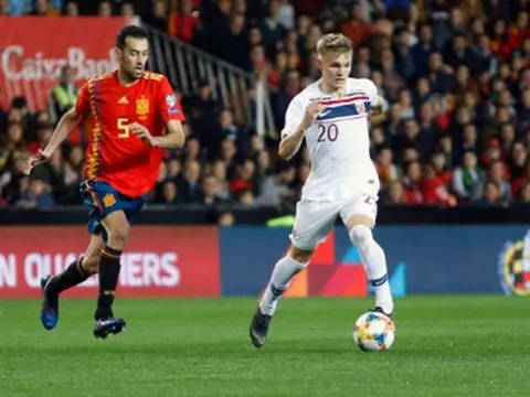 Fan Real phản ứng ra sao sau màn trình diễn của thần đồng trước TBN?