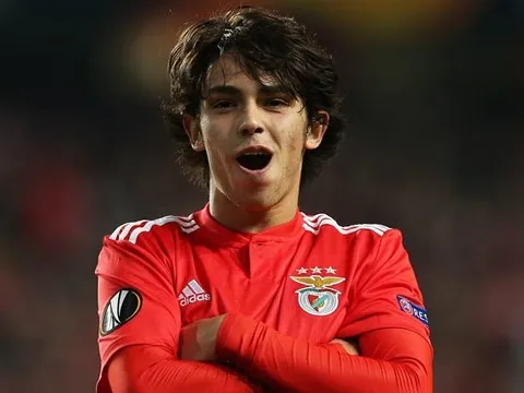 Mục tiêu 19 tuổi của M.U phản ứng chuẩn mực khi được gái xinh gửi ảnh nóng