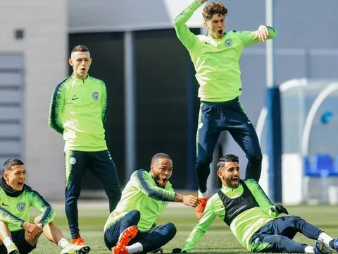 Chưa bao giờ biết mệt nhọc, dàn sao Man City hành động 'khó đỡ' trên sân tập