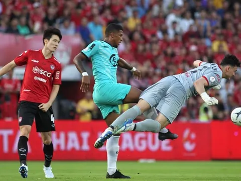 Văn Lâm bắt chính, Muangthong trắng tay trong ngày mở màn Thai-League