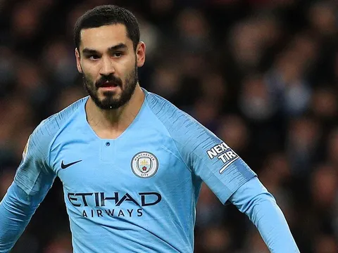 Gặp khó trên TTCN, Man City giữ lại loạt "người thừa"