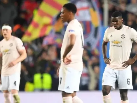 Gary Neville điên tiết: "Cậu ta chỉ chơi vì bản thân mình"
