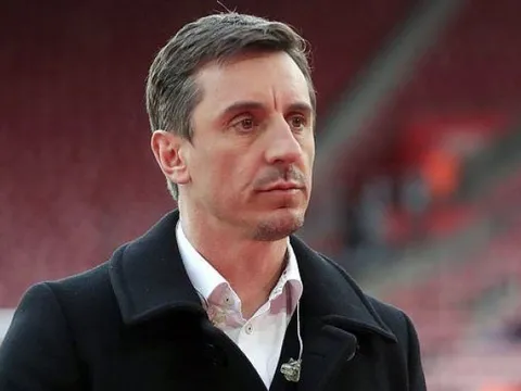 Gary Neville đặt câu hỏi cho Solskjaer về 1 quyết định trước Barcelona