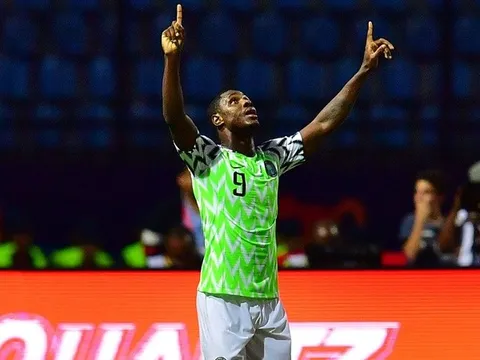 SỐC! Man Utd mua 'sát thủ' Nigeria, Neville bất lực không nói nên lời