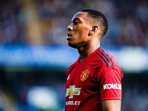 Gary Neville: "Tôi không thấy Martial làm điều đó đủ"