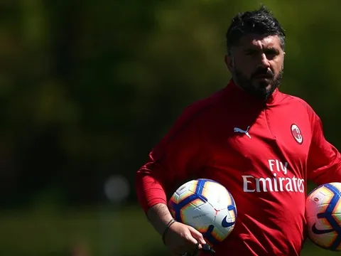 Sắp bị sa thải, HLV AC Milan vẫn được học trò ca ngợi