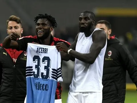 Gennaro Gattuso thay mặt cầu thủ xin lỗi Acerbi vì hành động giơ áo ăn mừng