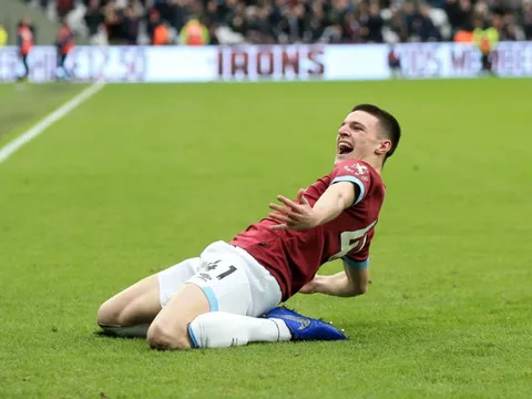 Nóng! Man Utd gửi lời đề nghị đầu tiên, giá 40 triệu euro cho tiền vệ West Ham