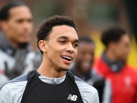 Liverpool trước thềm đại chiến: Sao trẻ trở lại, nỗi lo trung tuyến