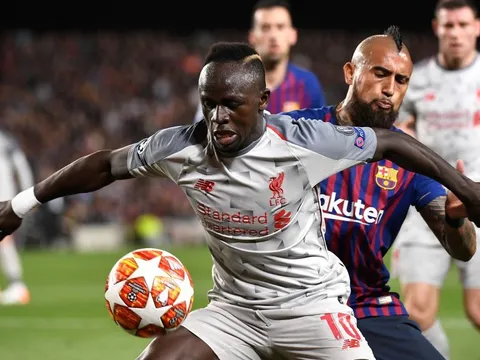 5000 fan Barca muốn sao Liverpool bị cấm vì "đánh" Vidal