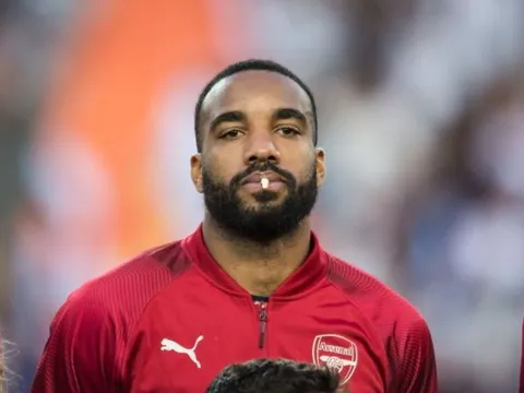 Được Barca hỏi mua, Lacazette gửi thông điệp giản đơn
